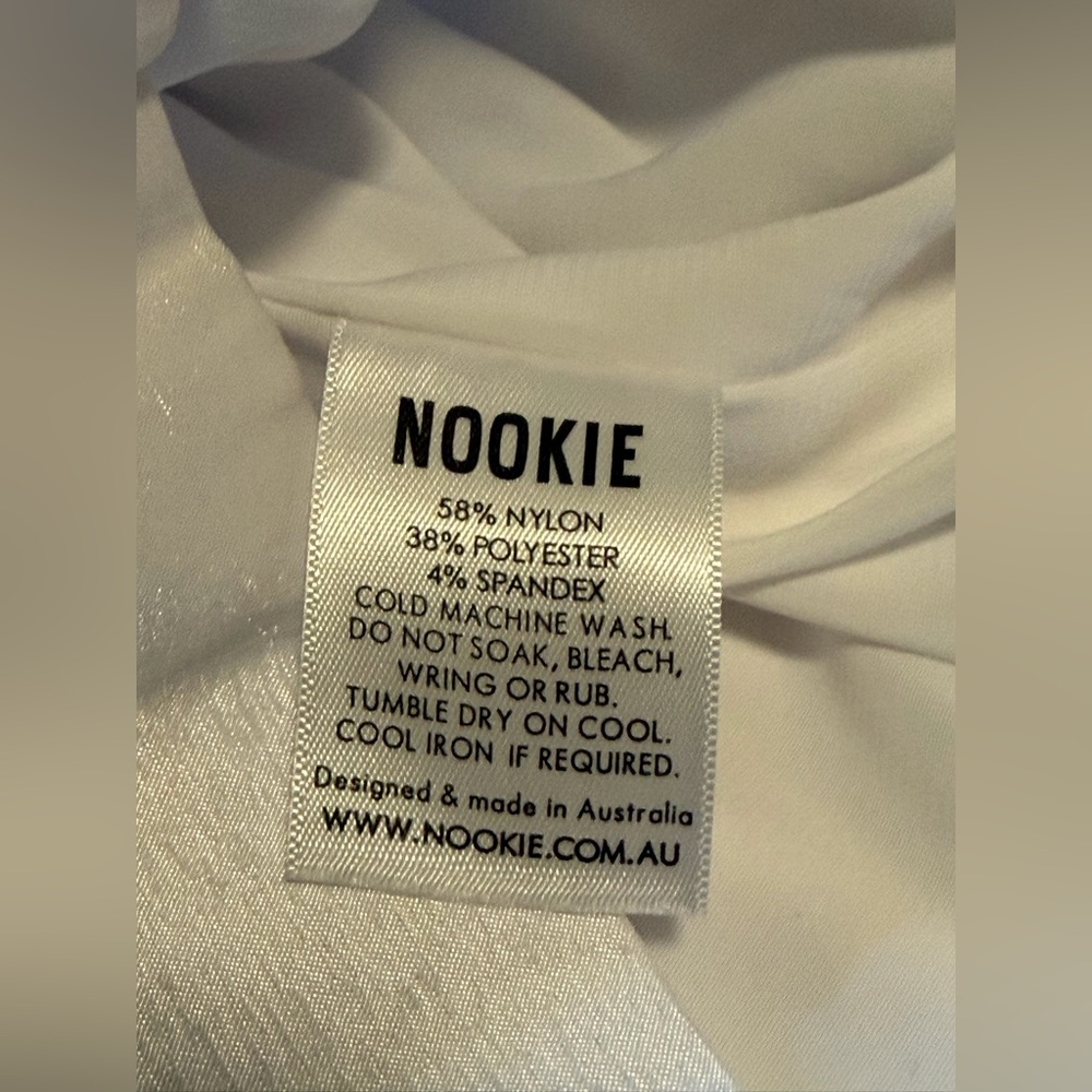 Nookie adore me two way White Strapless dress with Dramatic Bow Train - Picture 9 of 10